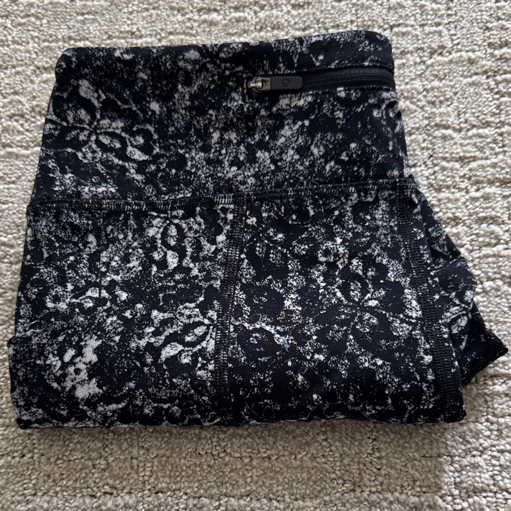 Lululemon Capri Leggings Size 6